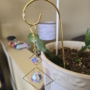 Iridescent Crystal Plant Suncatcher – Hanging Diamond Frame Ornament. 201